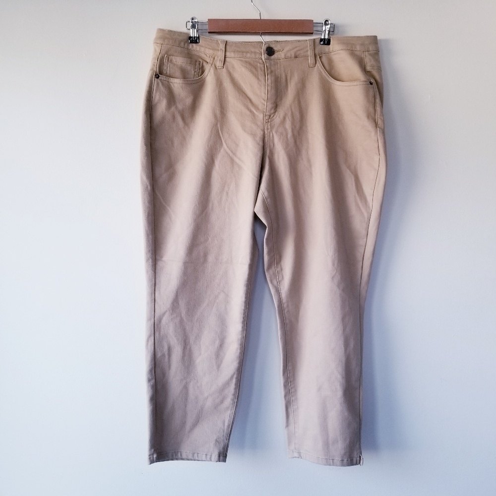 NWT Lane Bryant: Khaki capris- Size 20
